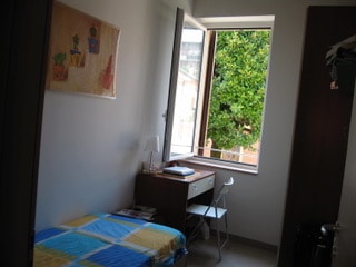 Stanze affitto studenti Verona Borgo Roma camera con scrivania