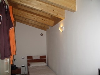 Stanze affitto studenti Verona Borgo Roma stanza singola con soffitto con travi a vista
